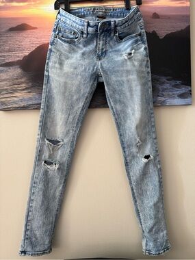American Eagle Outfitters Light Blue Extreme Flex Distressed Skinny Jeans/28/32